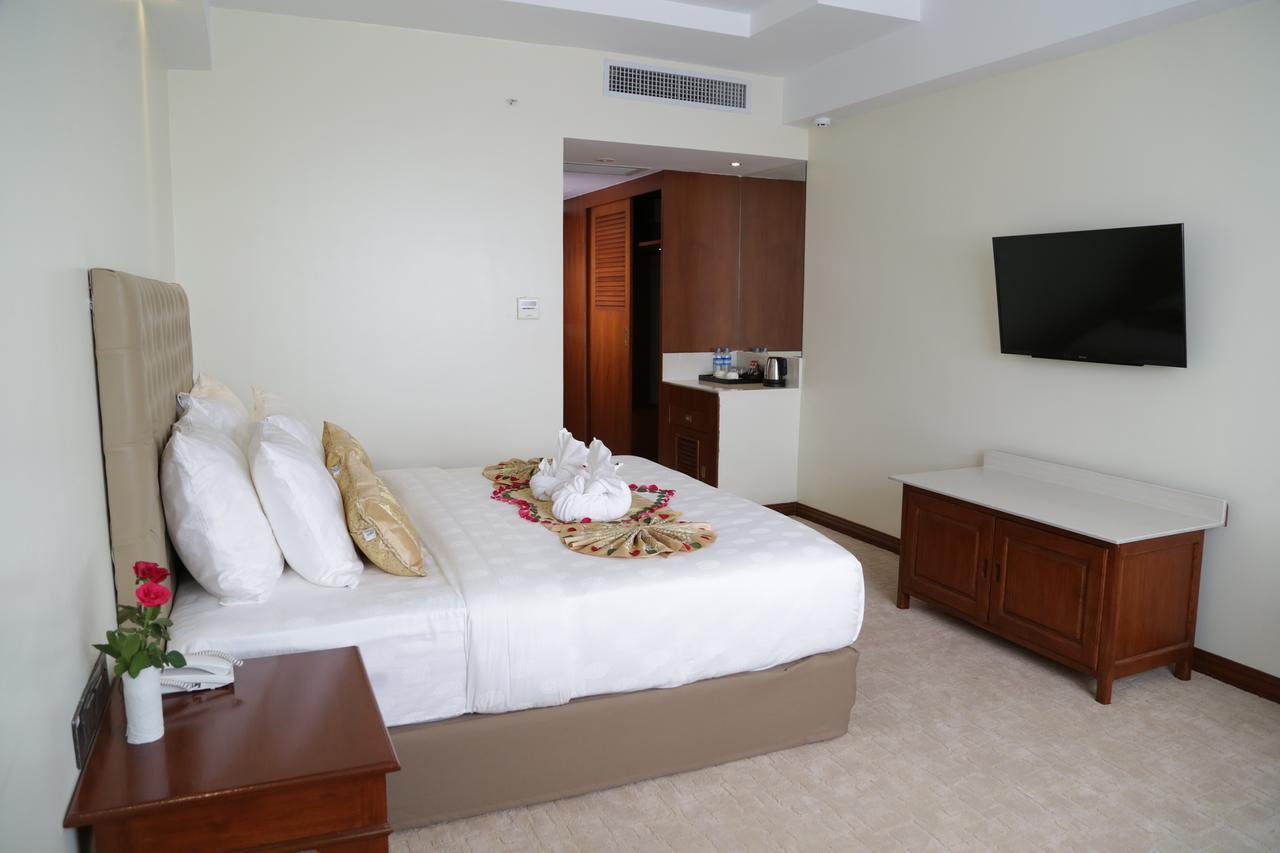 Pacific Hotel Yangon Exteriör bild