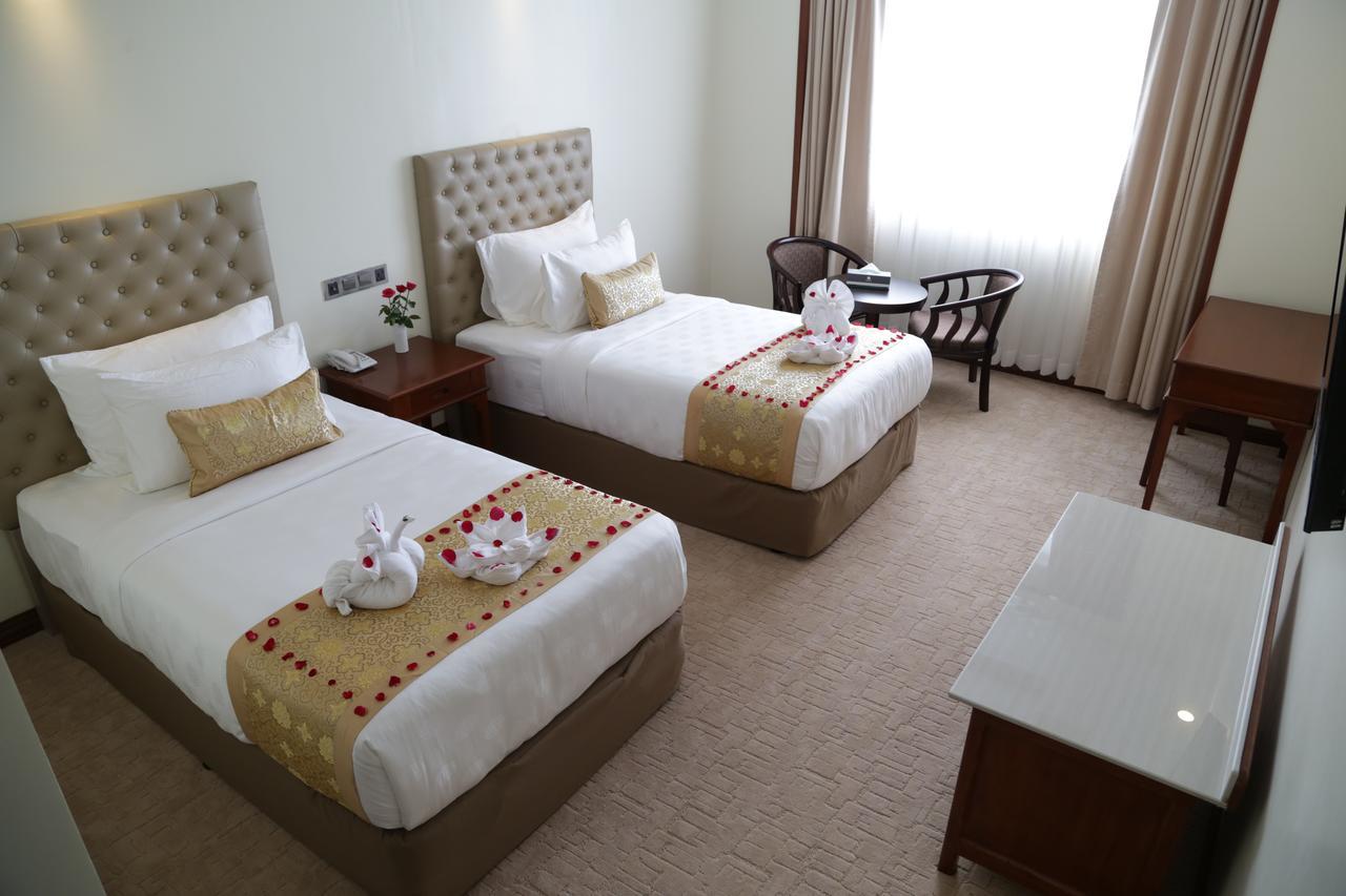 Pacific Hotel Yangon Exteriör bild