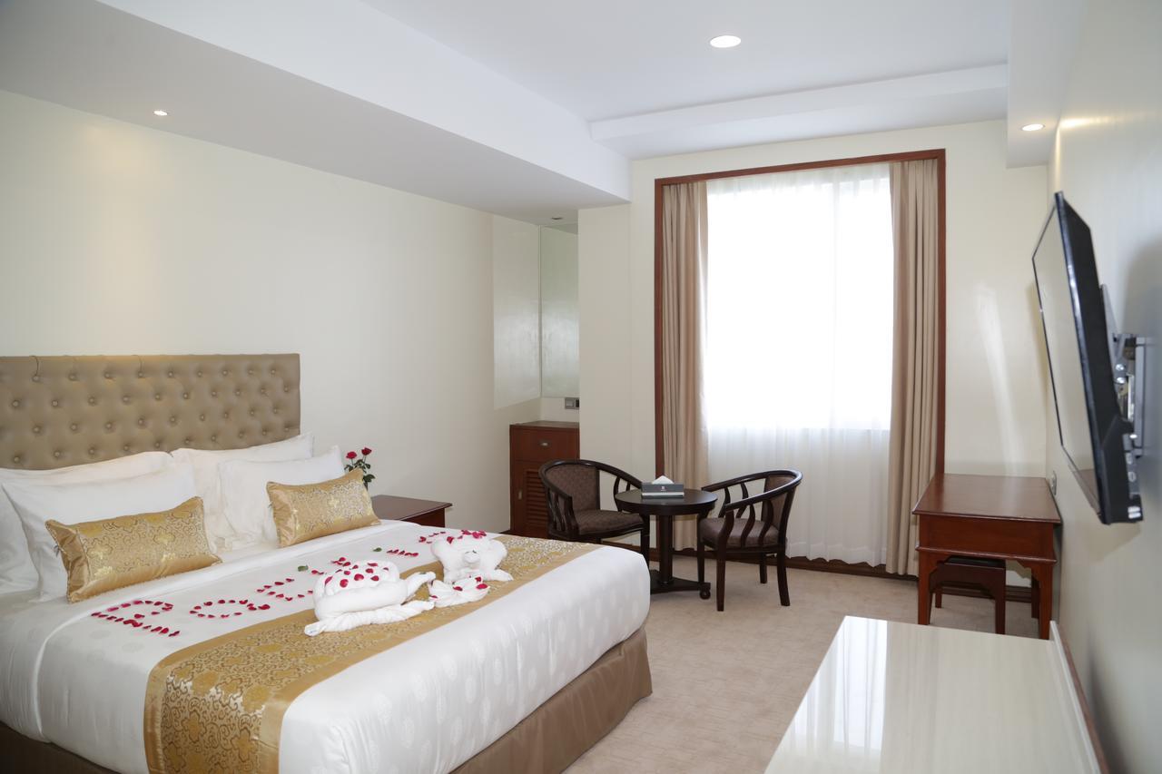 Pacific Hotel Yangon Exteriör bild