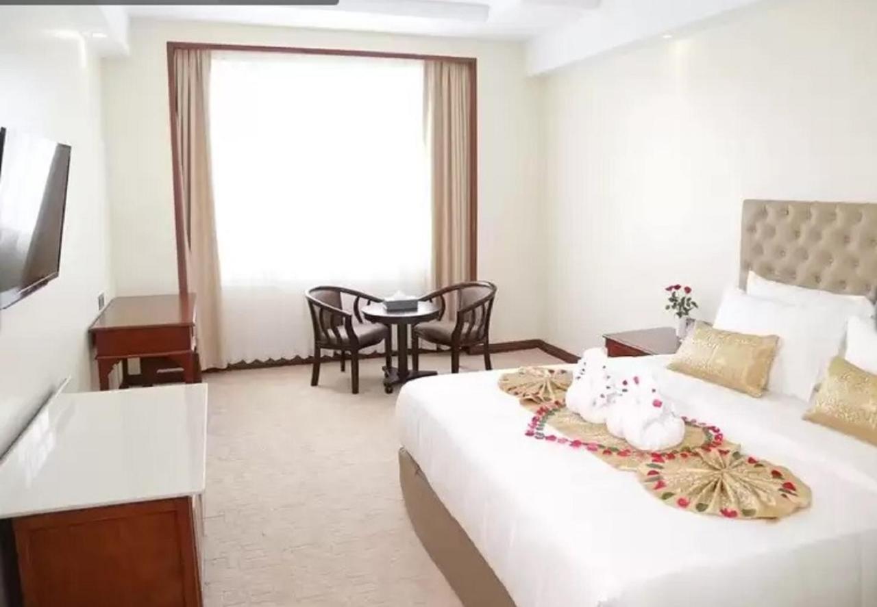 Pacific Hotel Yangon Exteriör bild